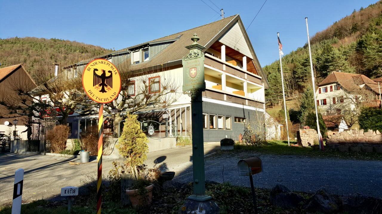 Hotel Gasthof zum Löwen Wiechs am Randen Exterior foto